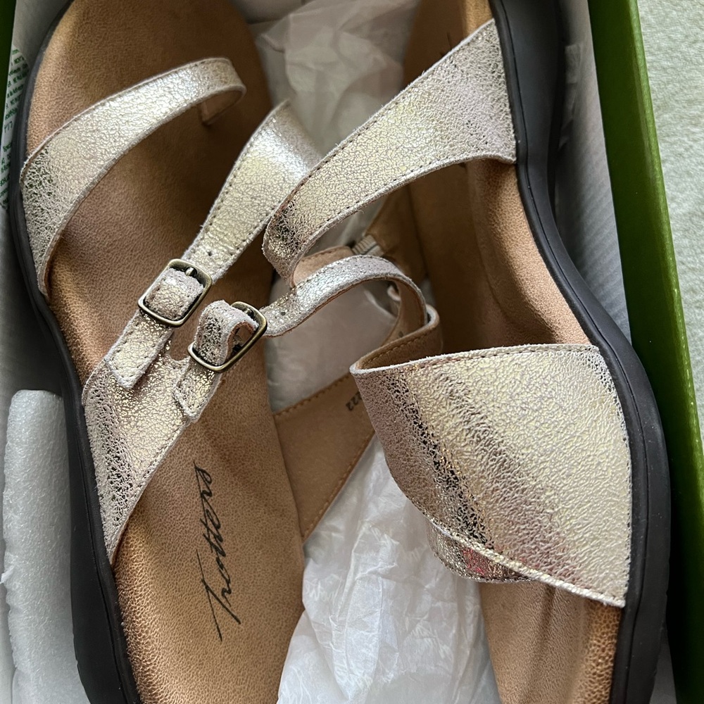 Trotters, size 8 1/2, brand new, beautiful gold color.